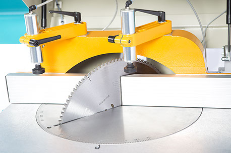 Свои полуавтоматические отрезные станки, режем профиль на заказ